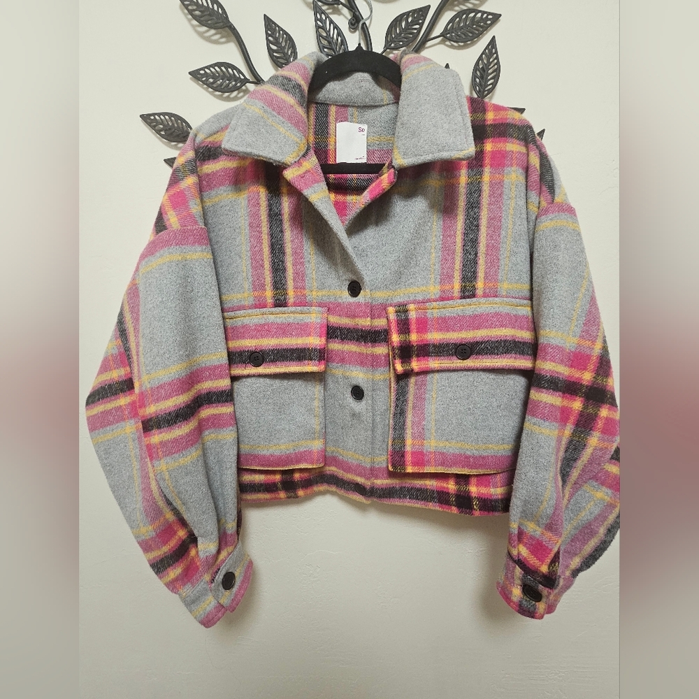 SO‎ Women’s Cropped Plaid Jacket Size L Gray Pink Yellow Wool Blend Button Front